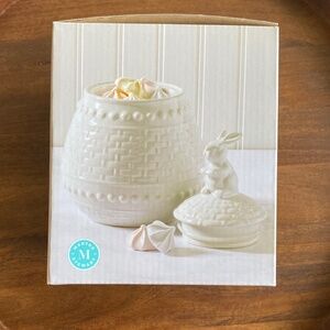 ** NEW ** Martha Stewart Bunny Fun/Stoneware Treat Jar with Lid 5.5 in/13.9 cm